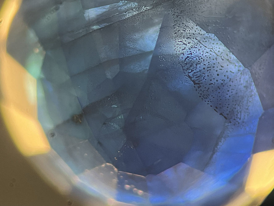 diffusion treated blue sapphire under microscopy