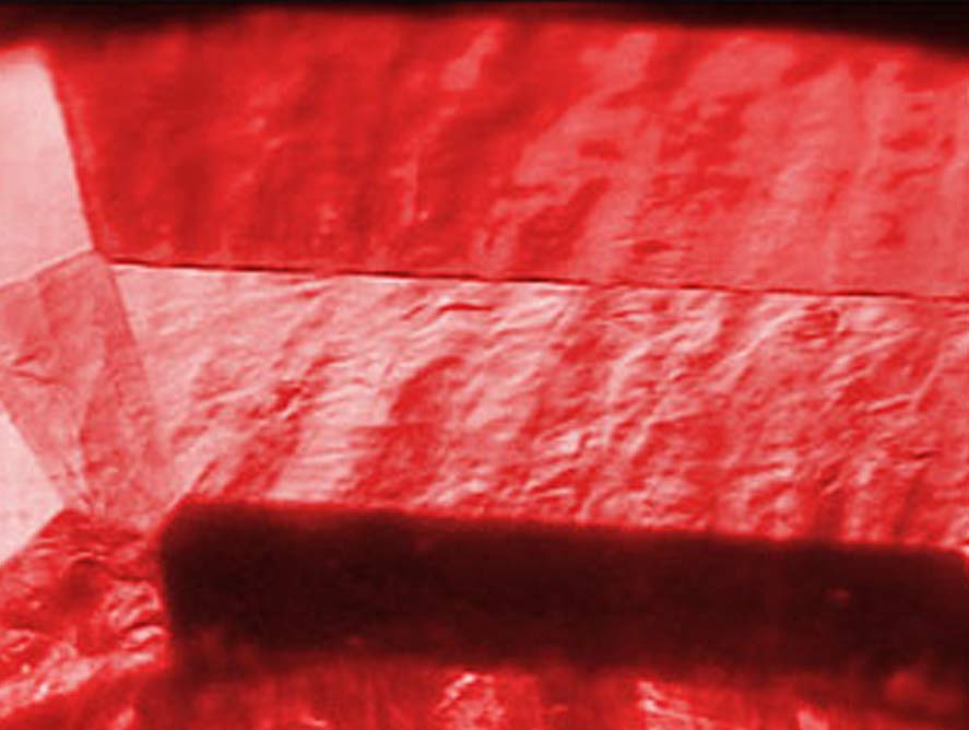 Chevron growth markings observed in a synthetic ruby created by the hydrothermal growth method